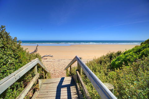 Amare Beachside Luxury - New Castle Tourism 24