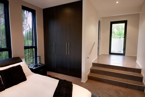 Amare Beachside Luxury - New Castle Tourism 12