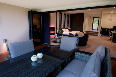 Amare Beachside Luxury - New Castle Tourism 20