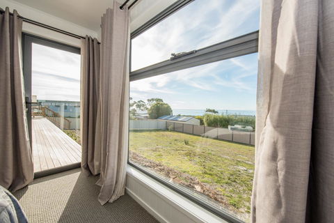 Beach House XIV - Newcastle Accommodation 10