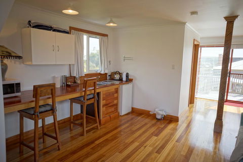 @ The Beach & Not Quite @ The Beach Holiday Cottages - Stanley - Newcastle Accommodation 4