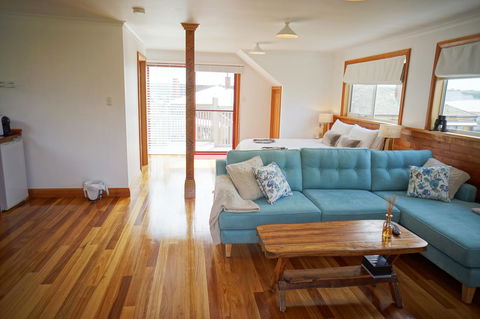 @ The Beach & Not Quite @ The Beach Holiday Cottages - Stanley - Newcastle Accommodation 5