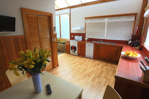 @ The Beach & Not Quite @ The Beach Holiday Cottages - Stanley - Newcastle Accommodation 16