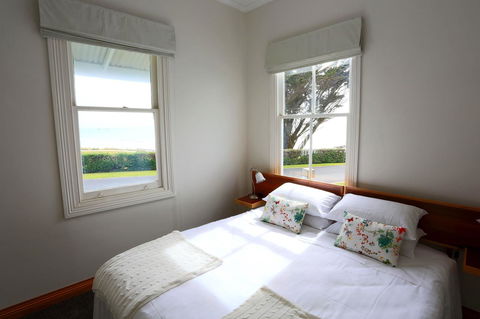 @ The Beach & Not Quite @ The Beach Holiday Cottages - Stanley - Newcastle Accommodation 10