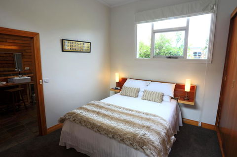 @ The Beach & Not Quite @ The Beach Holiday Cottages - Stanley - Newcastle Accommodation 12