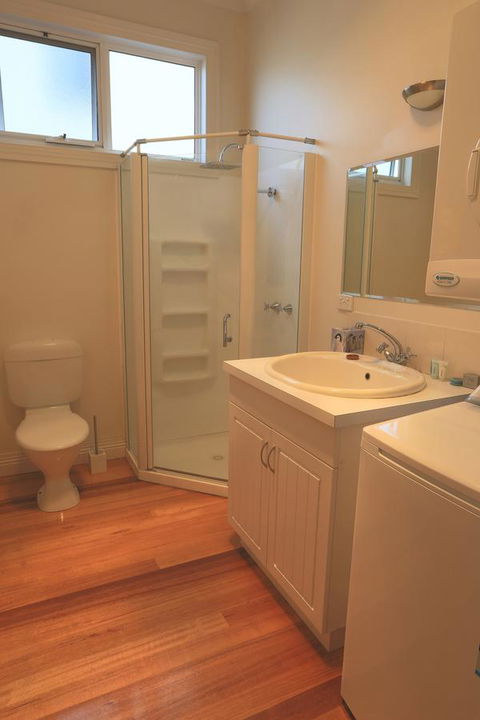 @ The Beach & Not Quite @ The Beach Holiday Cottages - Stanley - Newcastle Accommodation 21