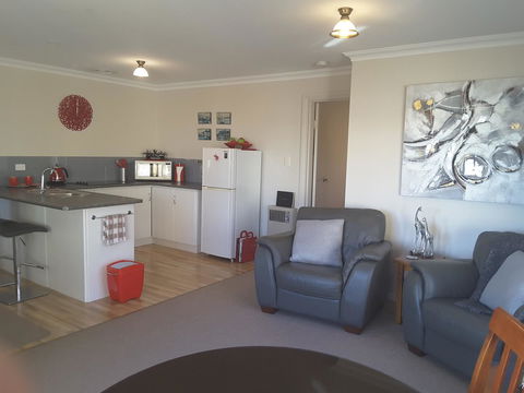 On The Terrace - Newcastle Accommodation 7