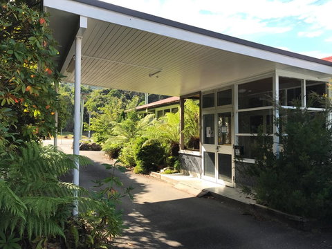 Mount Black Lodge - New Castle Tourism 1