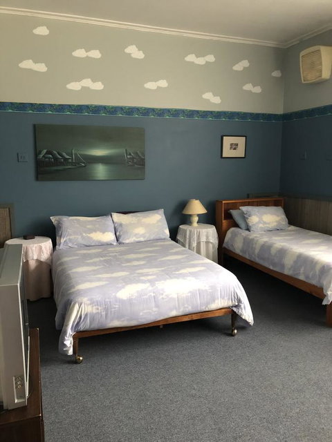 Mount Black Lodge - New Castle Tourism 8