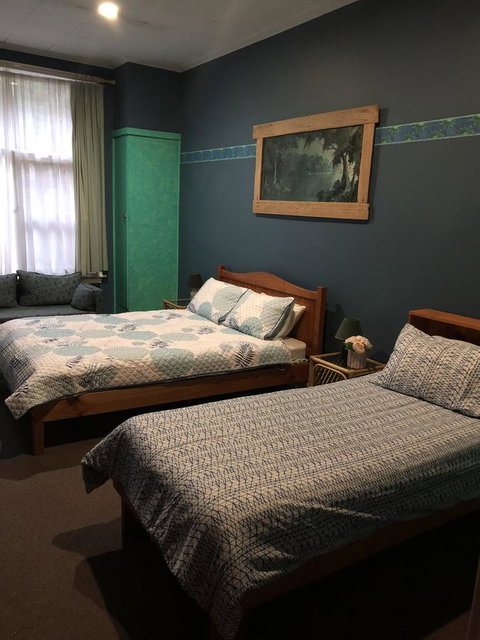 Mount Black Lodge - New Castle Tourism 6