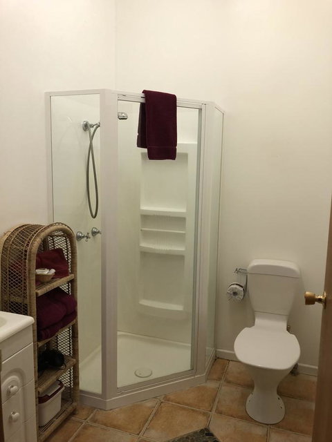 Mount Black Lodge - New Castle Tourism 11