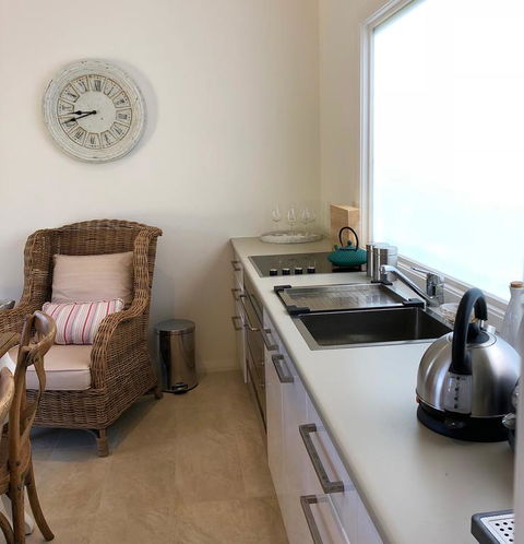 NEW: Tranquil Retreat -The Barn House Ingleside, Northern Beaches - New Castle Tourism 3