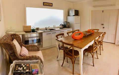 NEW: Tranquil Retreat -The Barn House Ingleside, Northern Beaches - New Castle Tourism 2
