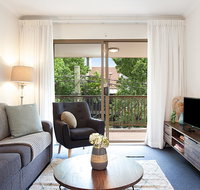 Newly-furnished 2-Bed Apartment with Gym and Pool - Newcastle Accommodation