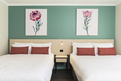 Nightcap At Balaclava Hotel - New Castle Tourism 1