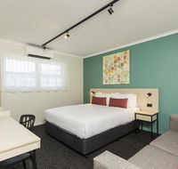 Nightcap At Balaclava Hotel - New Castle Tourism