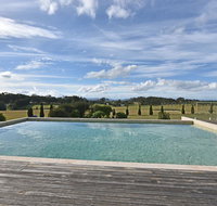 Noble Willow Homestead Lovedale. Super Spacious with views and pool - Newcastle Accommodation