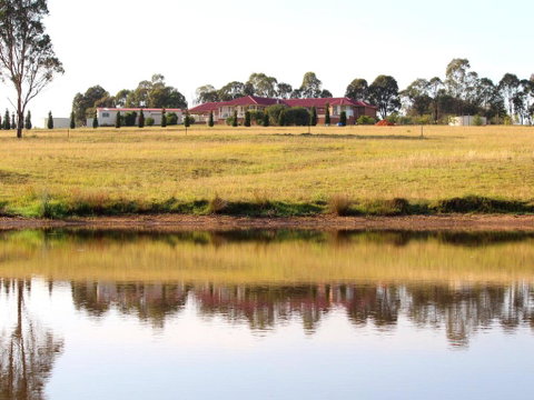 Noble Willow Studio Lovedale. Spacious, With Views And Pool - Newcastle Accommodation 0