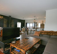 Oak  Barrel / 7 Twynam Street - Newcastle Accommodation