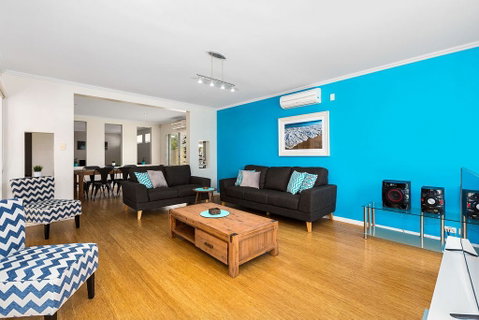 Ocean Blue On Salt Beach - Newcastle Accommodation 2