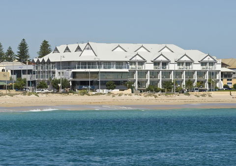 Ocean Centre Hotel - New Castle Tourism 0