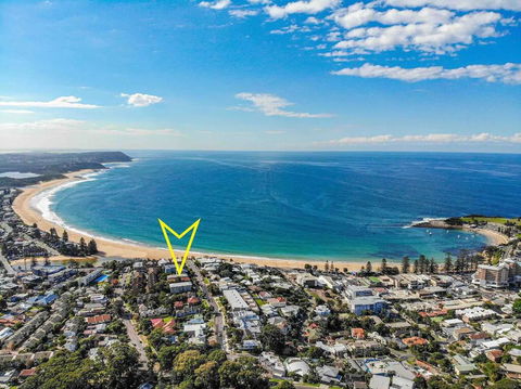 Ocean Views On Barnhill - Newcastle Accommodation 0