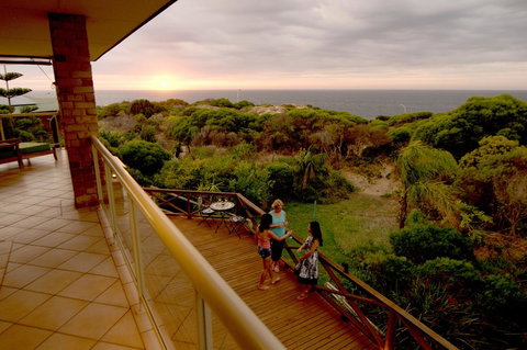 Oceana Sunset - Newcastle Accommodation 0