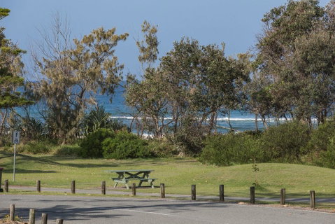 Oceanfront Beach House On Marine Parade - Newcastle Accommodation 2