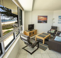 Oceanside Resort - Absolute Beachfront Apartments - Newcastle Accommodation
