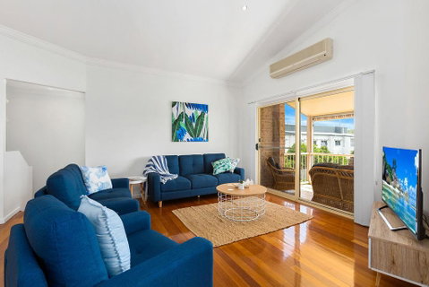 Orient Express To The Beach - Newcastle Accommodation 0