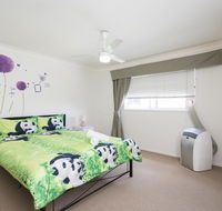 Panda Holiday -Close Mountain Ocean Pet Friendly - Newcastle Accommodation