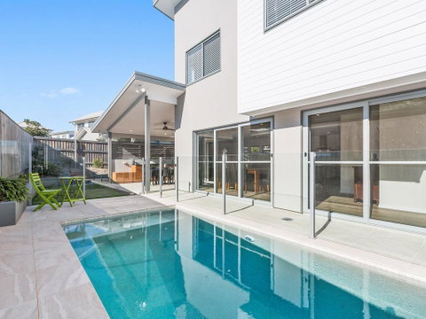 Pebbles At Casuarina Beach - Newcastle Accommodation 0