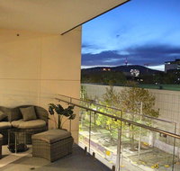 Perfectly Located Modern Apartment - Canberra CBD - Newcastle Accommodation