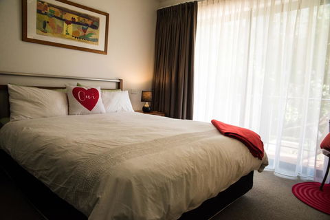 Perth City Retreat - New Castle Tourism 1