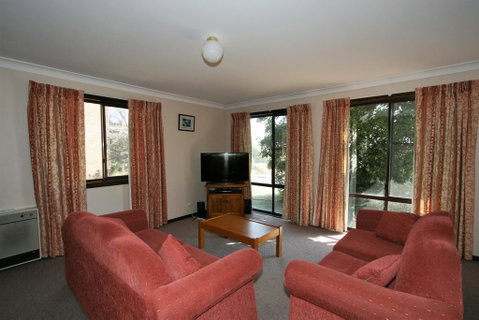 Petersdorf 4/129 Gippsland Street - Newcastle Accommodation 0