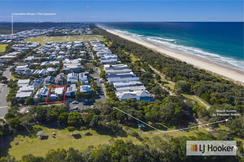 PIRIE BEACH House - Newcastle Accommodation 1