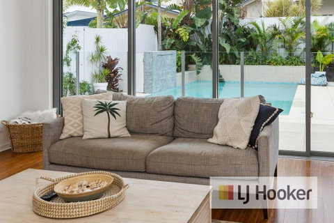 PIRIE BEACH House - Newcastle Accommodation 0