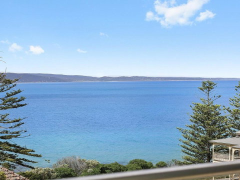 POINT GREY APARTMENT ONE - VIEWPOINT - Newcastle Accommodation 0