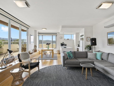 POINT GREY APARTMENT ONE - VIEWPOINT - Newcastle Accommodation 2