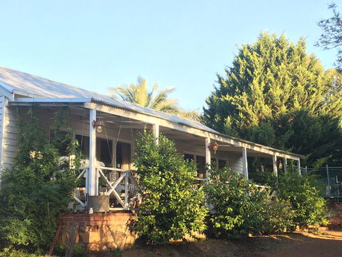 Pool House - New Castle Tourism 1