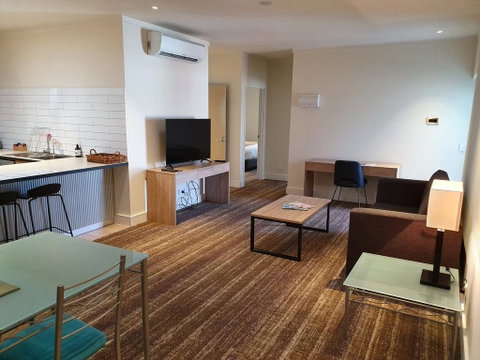 Porter's Plainland Hotel - Newcastle Accommodation 3