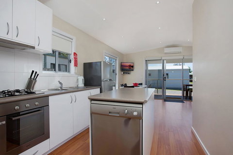 Portland Holiday Village - New Castle Tourism 3