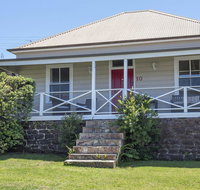Quarryman's Cottage - country style in town - Newcastle Accommodation
