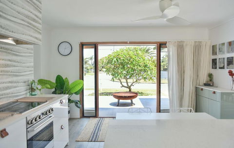 Quiet Pet Friendly Home 3 Houses To Beach Entry With Private Pool Walk To Shops - New Castle Tourism 2