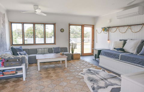 Quiet Pet Friendly Home 3 Houses To Beach Entry With Private Pool Walk To Shops - New Castle Tourism 1