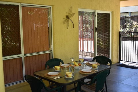 Rainforest Cottage Cairns - New Castle Tourism 1
