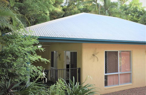 Rainforest Cottage Cairns - New Castle Tourism 3