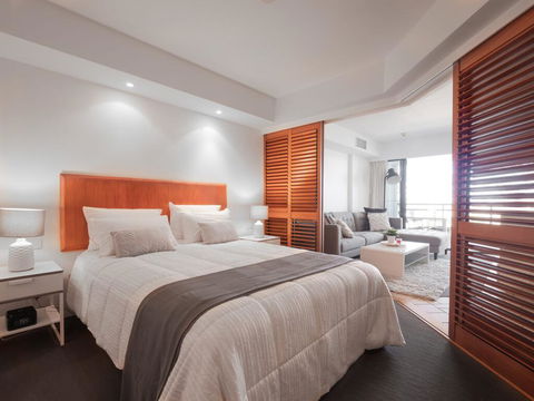 Ramada Golden Beach Unit 506 - New Castle Tourism 0