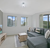 REDFERN 3 BEDROOM APARTMENT FREE PARKING WALK TO CENTRAL STATION NRE187 - Newcastle Accommodation