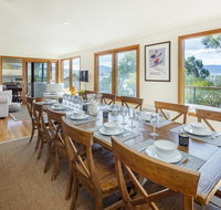 Rimrock - Superior waterfront home - Newcastle Accommodation